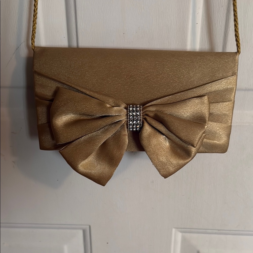 Elegant Gold Clutch with Bow Accent